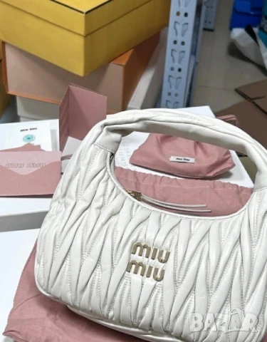 чанта miu miu, снимка 2 - Чанти - 50741918