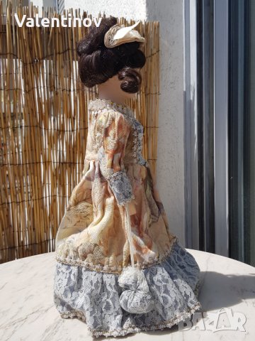 Порцеланова кукла със стойка , снимка 5 - Кукли - 44431462