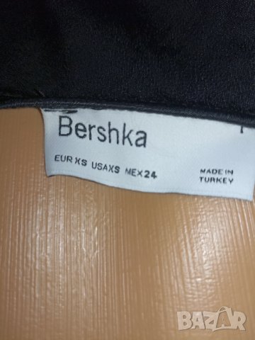 Bershka XS- Сатенена черна рокля/ подплата с тънки презрамки , снимка 9 - Бельо - 42383353