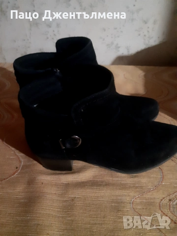 Дамски боти продавам 