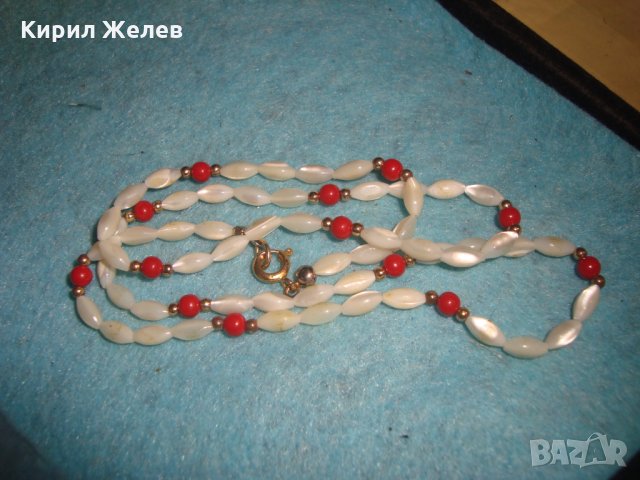 РЕТРО АРТ НЕЖНО КОЛИЕ БЯЛ АХАТ и ЧЕРВЕН КОРАЛ РЪЧНА ИЗРАБОТКА АРТ ДЕКО БИЖУ 27081