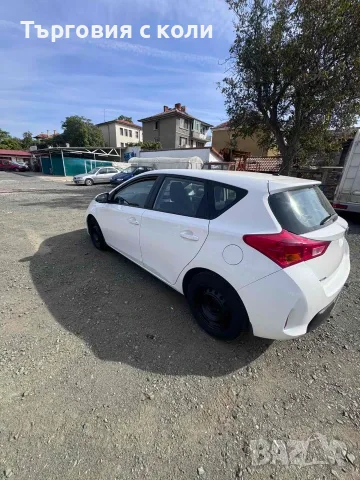 Toyota Auris 1.33 vvti, снимка 4 - Автомобили и джипове - 56509824