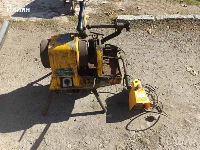 Резбонарезна машина/Струг