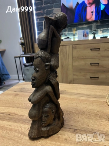 Интересна африканска статуетка от някакво много тежко дърво 