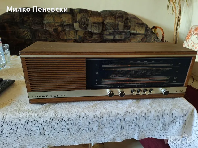 LOEWE OPTA R 126 VINTAGE RADIO.MADE IN WEST GERMANY. BAUYARE -1969.