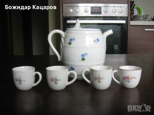 Стар български порцелан. Цена 23 лева.Пращам по Еконт. За София, може и лично да си ги вземете.