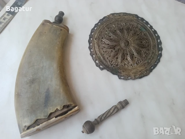 Стара хайдушка рогова барутница,силях,пушка,пищов,фишеклък, снимка 4 - Антикварни и старинни предмети - 51030224