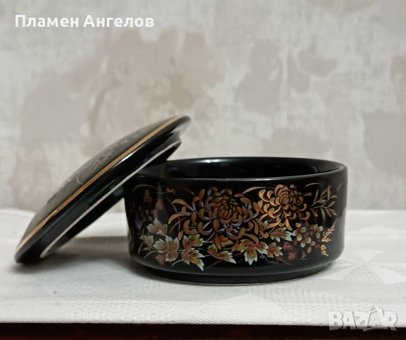 Винтидж японска порцеланова кутия за бижута"Imperial Kiku" Хризантеми и злато. , снимка 8 - Антикварни и старинни предмети - 54103247