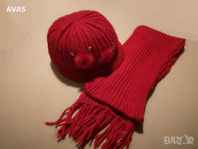 Нов комплект червена шапка и шал Вълна + помпони норка, снимка 1