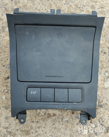 VW Golf- конзола 1K0857961, бутон ESP- 1K0927117A, пепелник 1K0857335, снимка 3 - Аксесоари и консумативи - 44529893