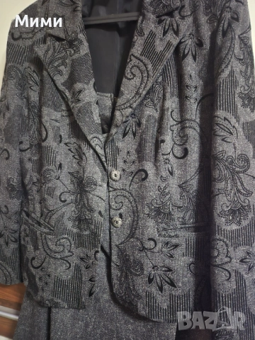 Дамски костюм в сив цвят, снимка 2 - Костюми - 53136267