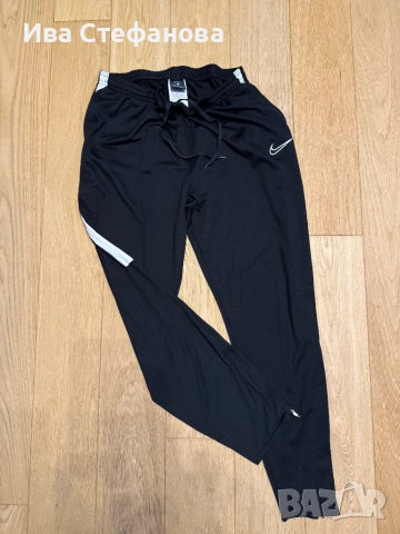 Нов спортен 100% оригинален дамски черен панталон долнище Nike nike Найк . , снимка 2 - Спортни екипи - 52778051