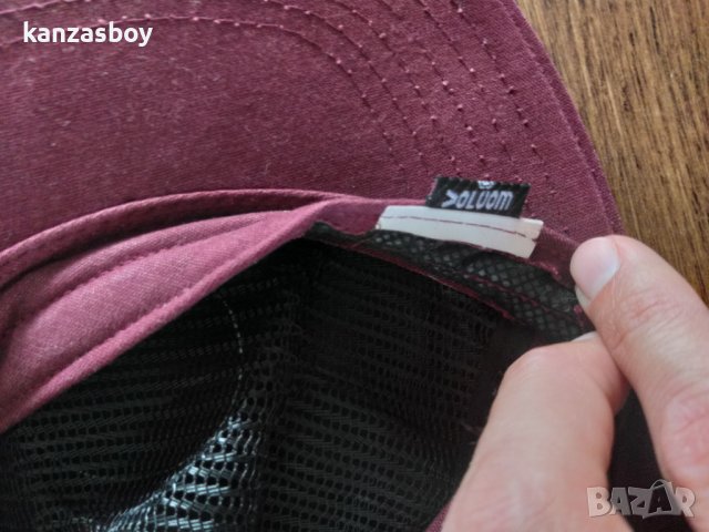 volcom  - страхотна мъжка шапка 100% оргиинал много добро състояние регулируема, снимка 7 - Шапки - 40441410