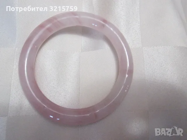 Гривна масивен розов кварц,полускъпоценен камък, 8,5х6,5см.