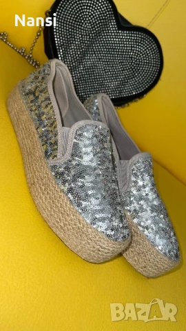 Нови удобни летни обувки със красиви сребристи пайети, снимка 1
