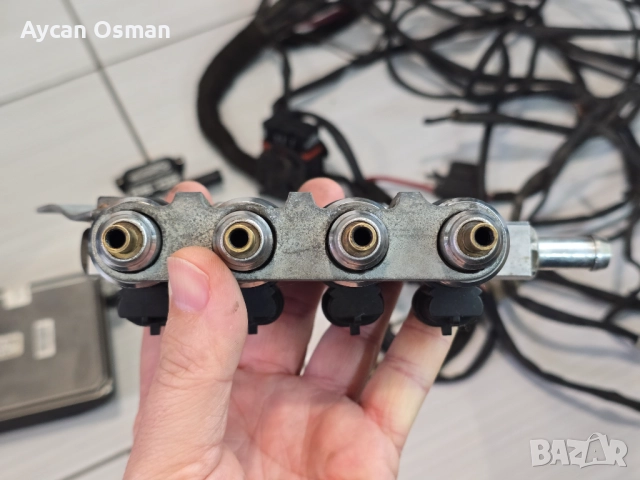 Комплект STAG газов инжекцион – ECU QBOX BASIC + рейка с дюзи + MAP PS-02 + бутон + зумер + кабели, снимка 13 - Аксесоари и консумативи - 52888823