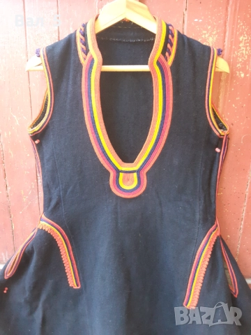 Автентичен красив вълнен сукман . Носия, снимка 2 - Антикварни и старинни предмети - 51760232