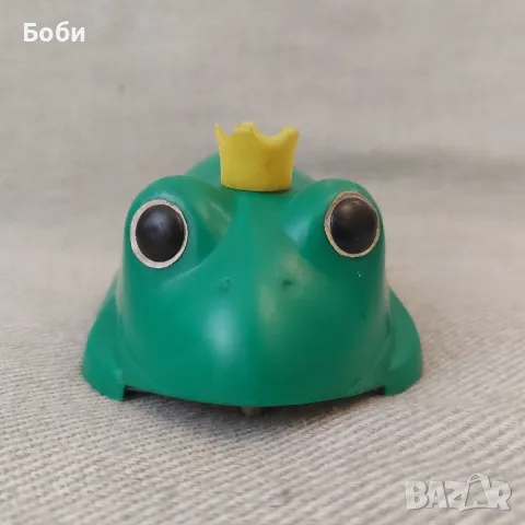 Стара Соц Българска Пластмасова Играчка с Механизъм - Жабока Принц, снимка 3 - Колекции - 47327294