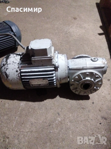 Ел двигател с редуктор 370w на 1680 об изходящи 84 обр френски Фи 24мм, снимка 2 - Електродвигатели - 51610462