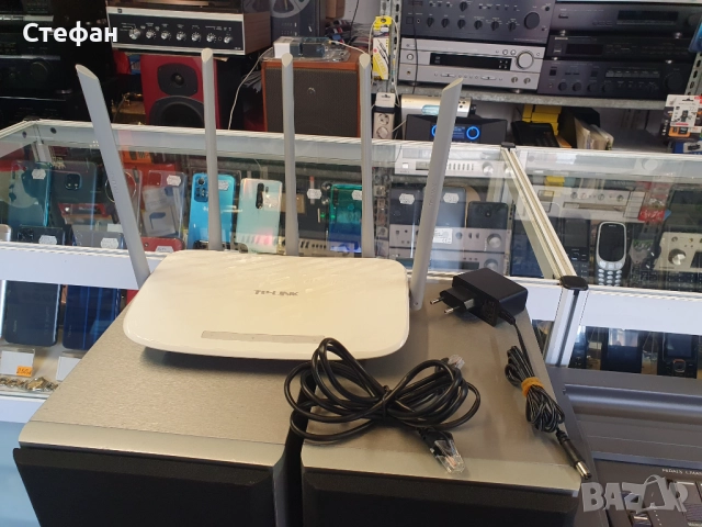 Рутер TP-Link Archer C60 В отлично техническо и визуално състояние. С кабел и адаптер.