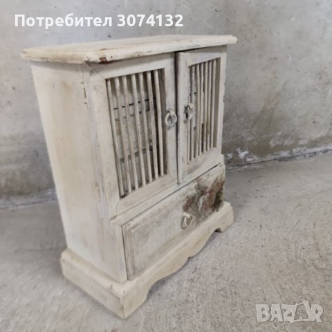 Малко ретро шкафче, снимка 2 - Шкафове - 36864593
