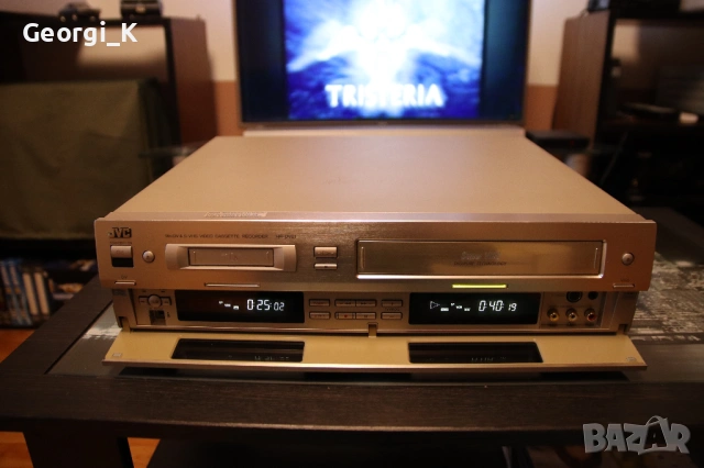 JVC HR-DVS1 видео рекордер SVHS и MiniDV, снимка 4 - Плейъри, домашно кино, прожектори - 54099444