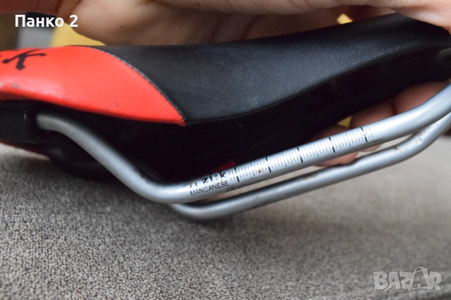 Седалка Fizik Antares Червена, снимка 7 - Аксесоари за велосипеди - 52546870