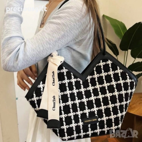 Дамска черна чанта, снимка 3 - Чанти - 51461920