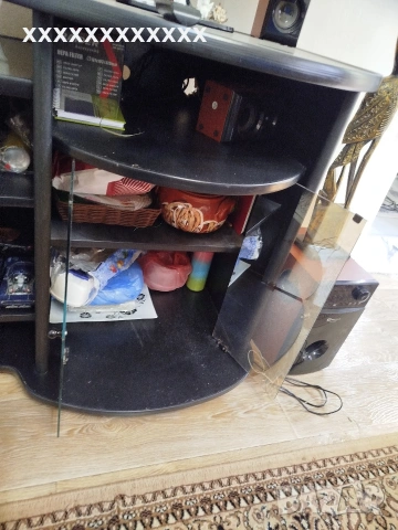 Тв шкаф със стъклени плотове и вратички, снимка 4 - Шкафове - 54181718