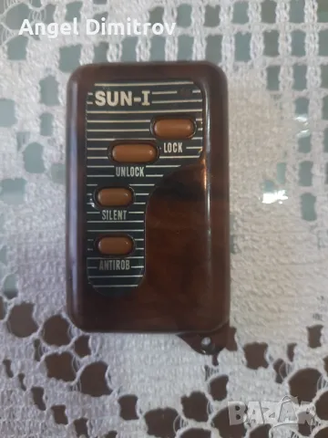 Продавам 1 бр старo работещo дистанционнo за аларма на кола