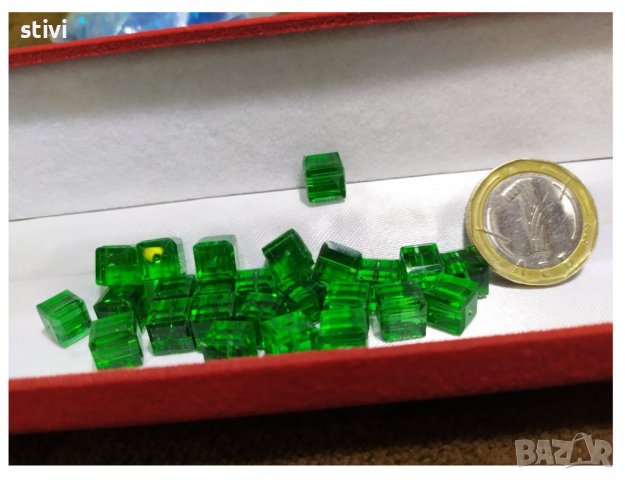 Кристали кубичен кристал ЗЕЛЕН - НОВО.
