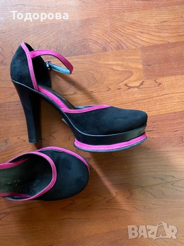 Дамски обувки черни с ток и лека платформа, снимка 2 - Дамски обувки на ток - 38125996