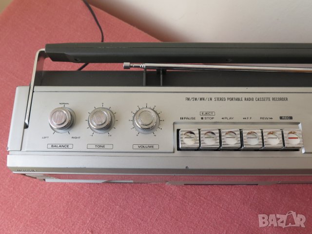 Vintage HITACHI TRK-7400E, снимка 7 - Радиокасетофони, транзистори - 36700807