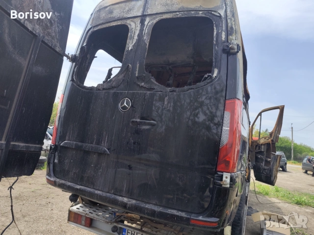 Задни врати Мерцедес Спринтер, снимка 2 - Части - 54356675