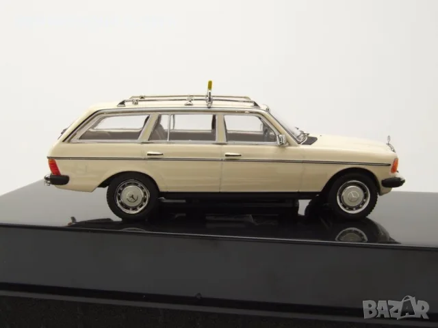 Mercedes-Benz 200 T S123 Kombi Taxi такси 1979 - мащаб 1:43 на IXO моделът е нов в PVC дисплей-кейс, снимка 4 - Колекции - 56080542