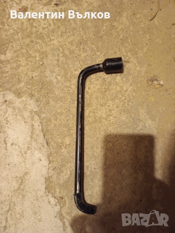 Аптечка със триъгълник   теглич крик и ключ за гуми, снимка 3 - Аксесоари и консумативи - 52134692