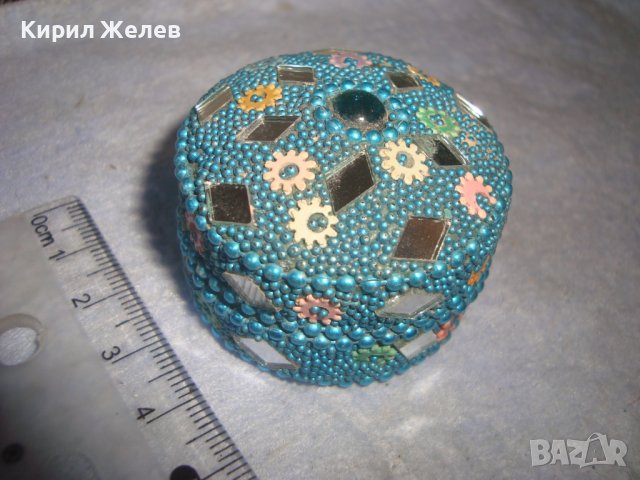 КРАСИВА ФЛОРАЛНО ОРНАМЕНТИРАНА МЕТАЛНА КРЪГЛА ВИНТИДЖ КУТИЙКА за БИЖУТА 32240, снимка 5 - Други - 38276712