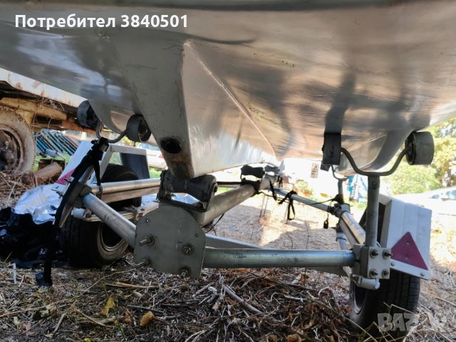 Лодка с двигател , снимка 9 - Воден транспорт - 52328451