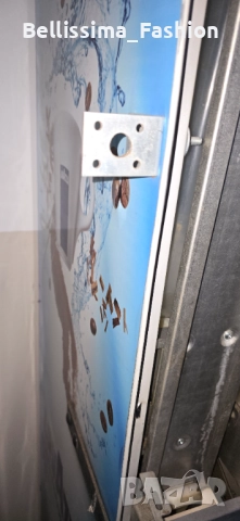 Продавам вендинг автомат Зануси Венеция LX, снимка 2 - Вендинг машини - 51982061