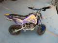 120855  детски бензинов кросов мотор  pocketbike цена 70 евро  има компресия , няма въже за палене ,, снимка 1