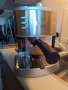 Кафе машина Делонги с ръкохватка с крема диск, работи отлично и прави хубаво кафе с каймак , снимка 1 - Кафемашини - 37718428