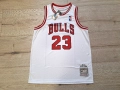 Баскетболен потник на Майкъл Джордан #23#Чикаго Булс#Mitchell & Ness !, снимка 1