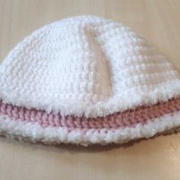 Ръчно плетена шапчица 42см, снимка 1 - Бебешки шапки - 30323386