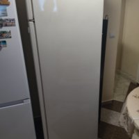 Продавам голям хладилник с фризер Indesit, снимка 7 - Хладилници - 42903662