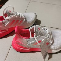 Дамски маратонки Adidas 37,5, снимка 2 - Маратонки - 37912977