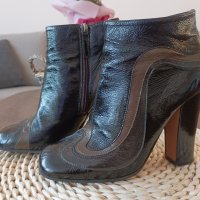 Намалени дамски обувки Moschino 38,5, снимка 1 - Дамски боти - 38476090