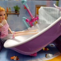 Кукла с вана и течаща вода, снимка 1 - Кукли - 37426488