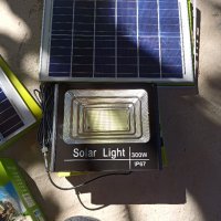 Градинска Соларна лампа - прожектор с отделен панел , снимка 1 - Външни лампи - 34484146