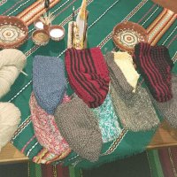 Домашно производство, плетени вълнени чорапи, терлици,Елеци,шапки и др, снимка 14 - Български сувенири - 34522171