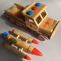 Дървен военен камион с ракети., снимка 2 - Коли, камиони, мотори, писти - 32018740